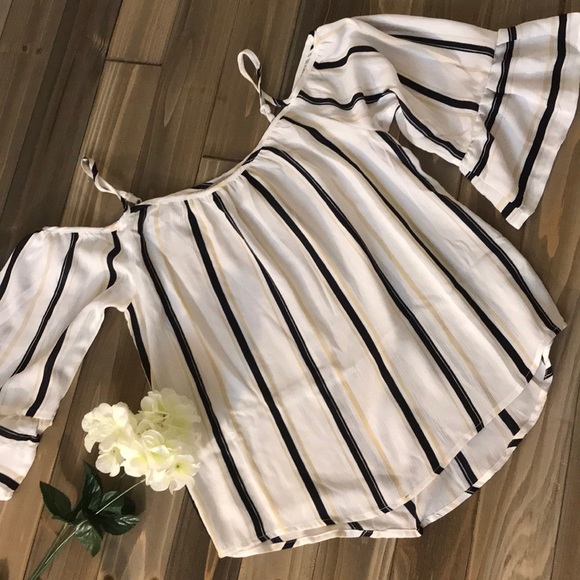 Tops - Off the shoulder striped top